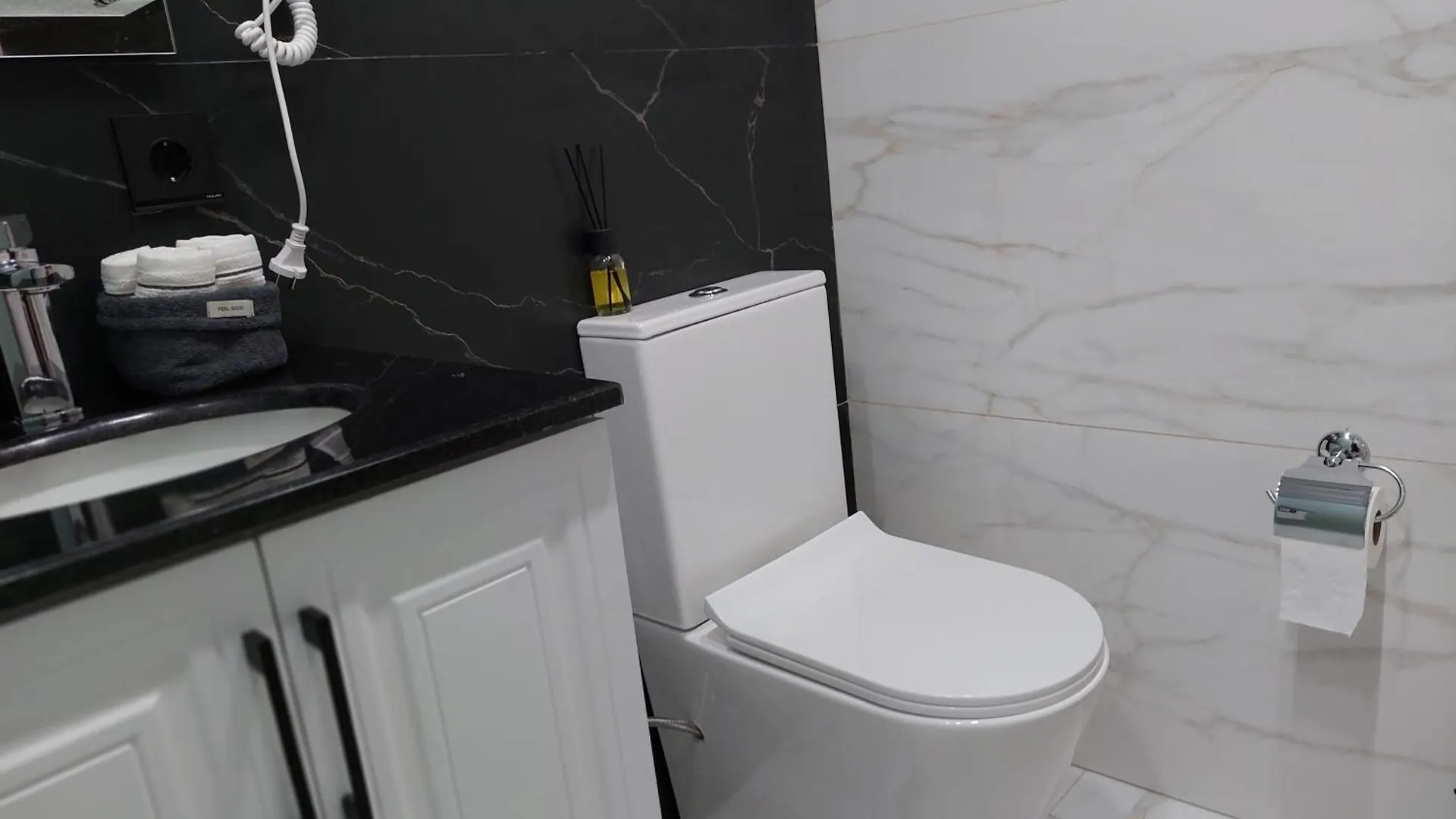 Central Spacious Flat-Right In Front Of The Subway Μπακού Διαμέρισμα